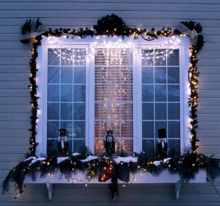 Outdoor christmas decor for windows