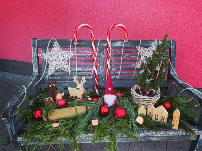 Christmas outdoor bench decor