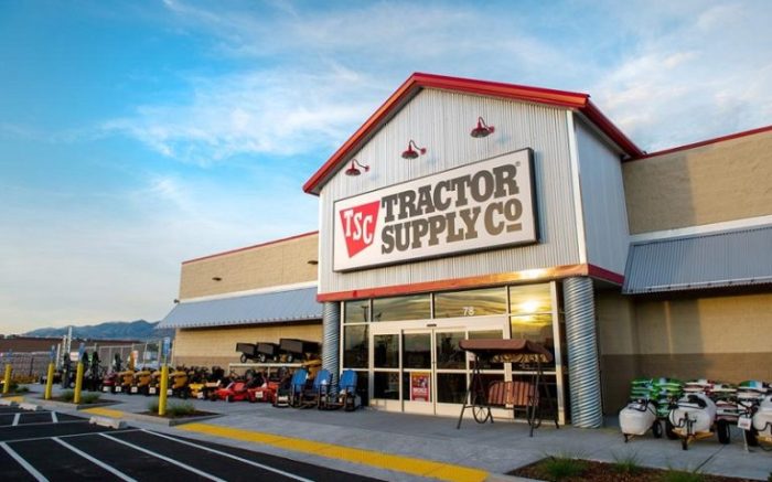 Tractor supply outdoor decor