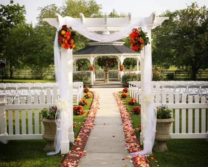 Outdoor wedding decor ideas