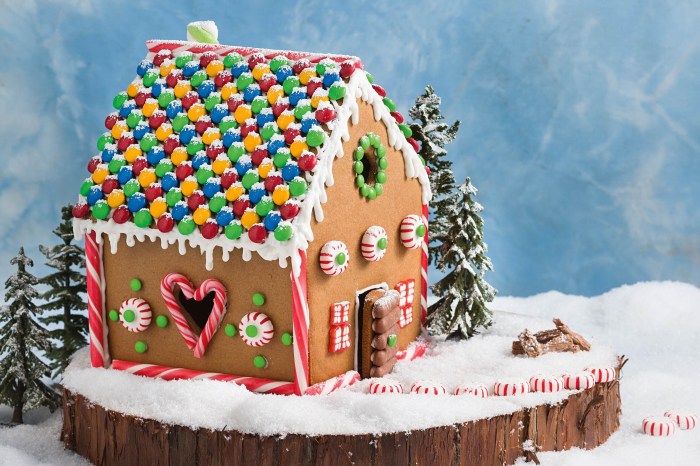 Outdoor decor gingerbread house