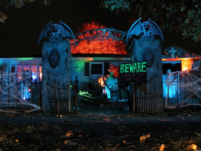 Scary halloween outdoor decor ideas