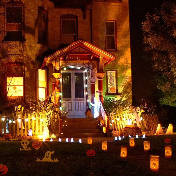 Large outdoor halloween decor