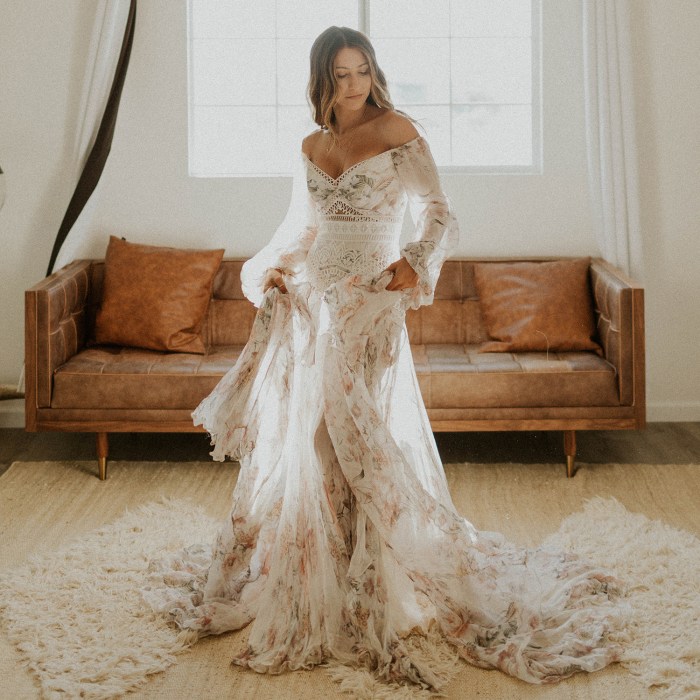 Inexpensive boho wedding dress